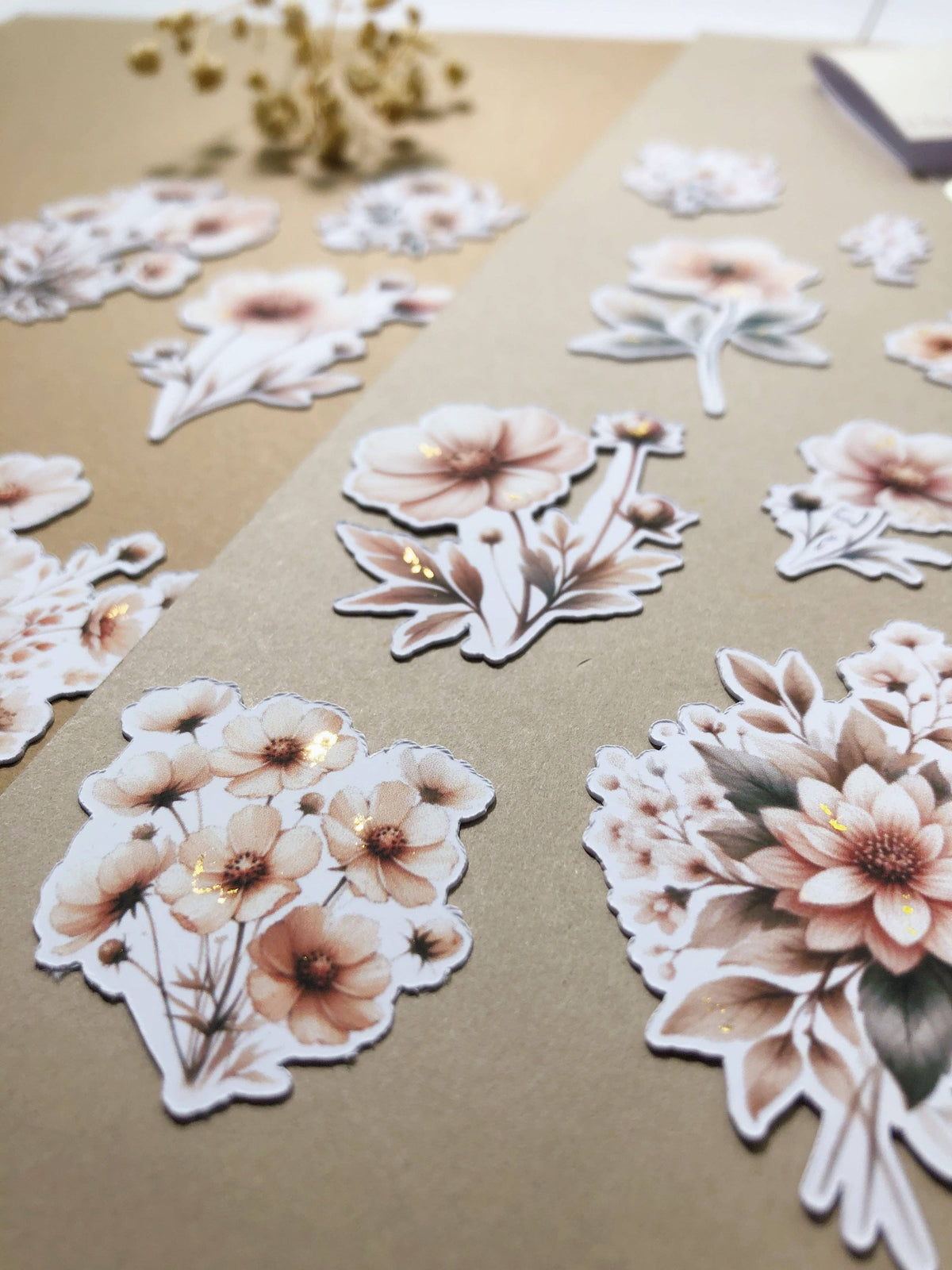 Beige Flowers w Gold Foil, 15kpl tarrapakkaus