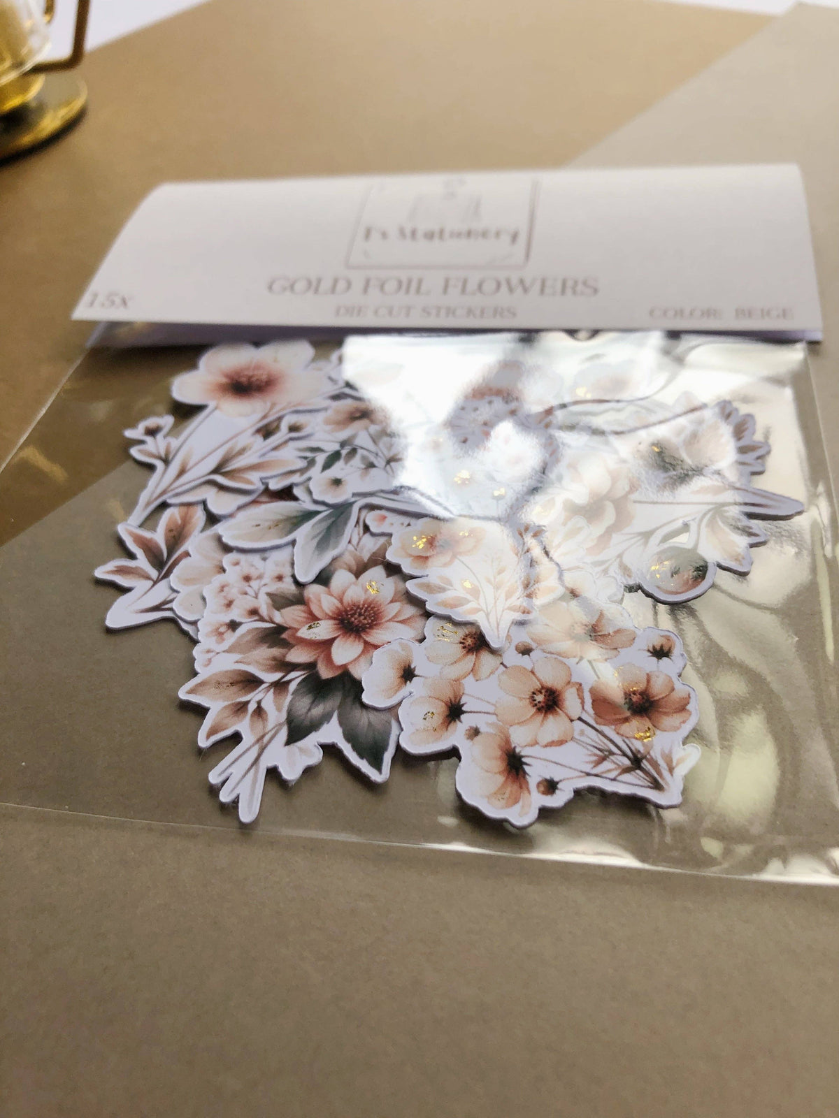 Beige Flowers w Gold Foil, 15kpl tarrapakkaus