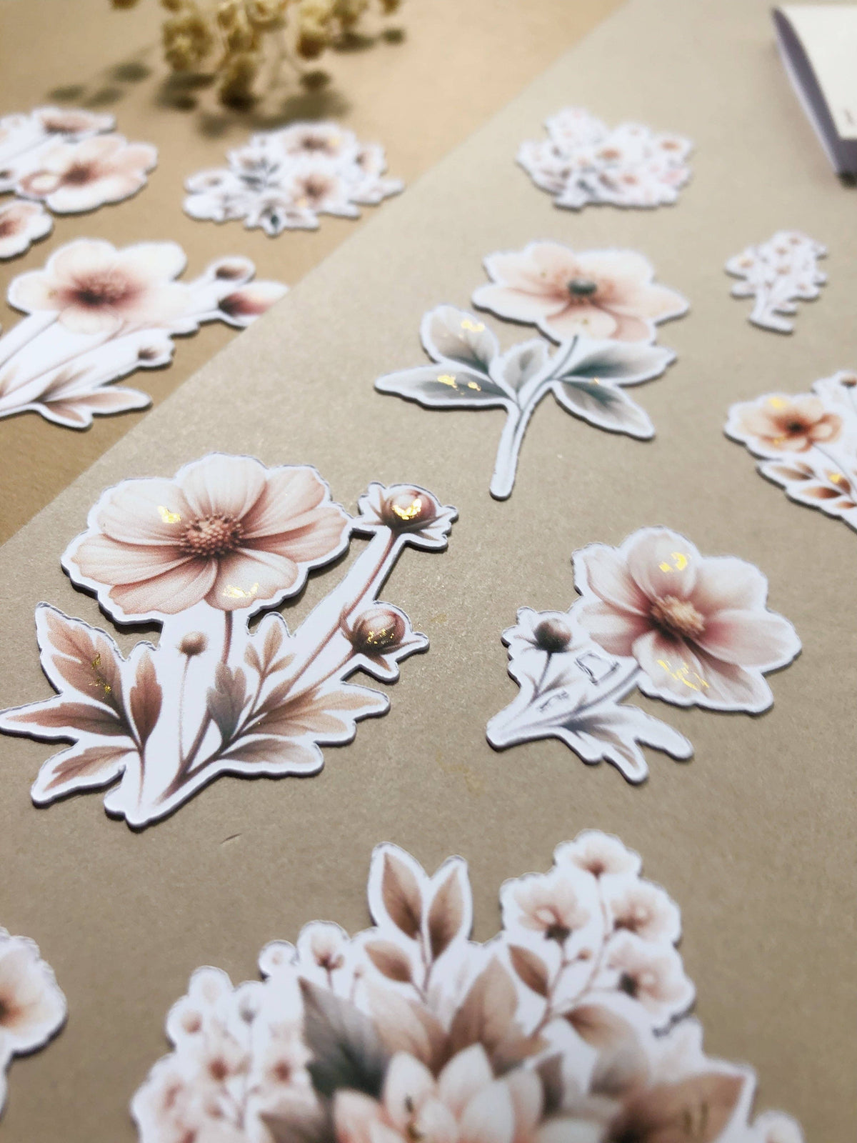 Beige Flowers w Gold Foil, 15kpl tarrapakkaus