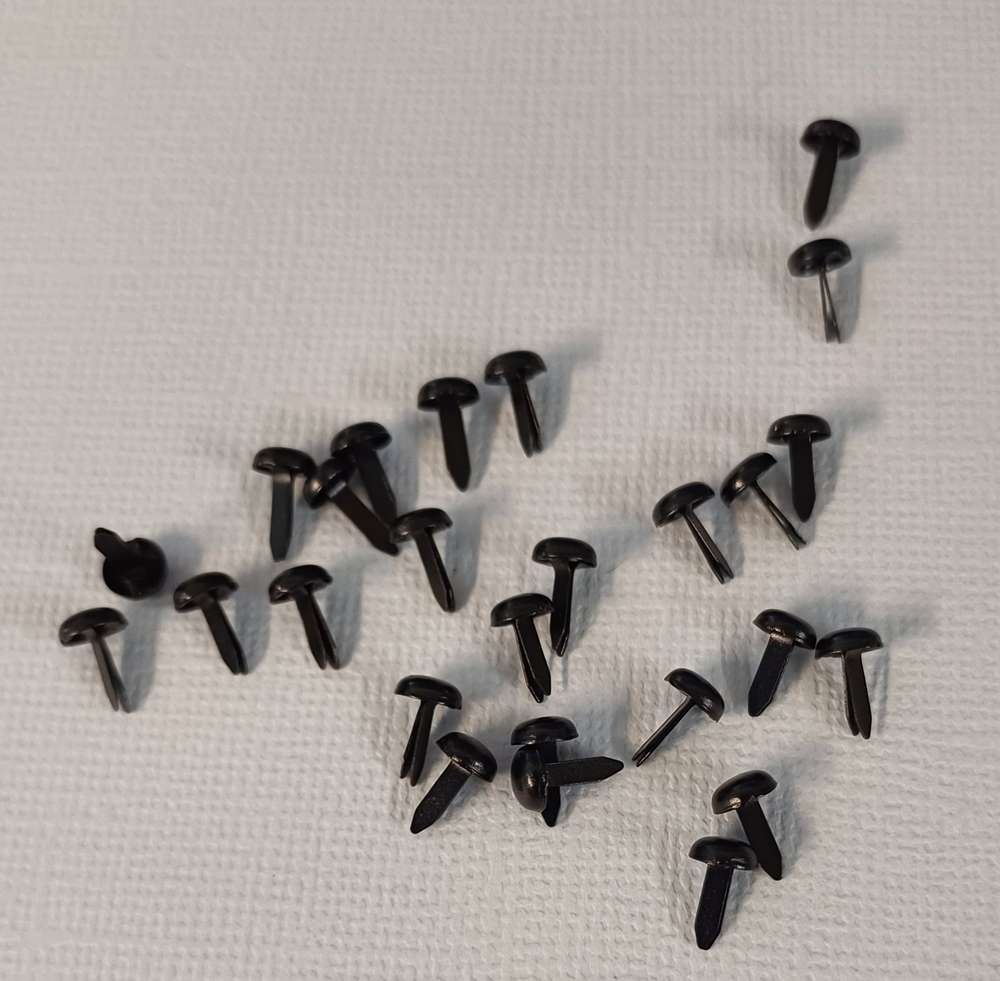 Pieni haaraniitti 4mm musta