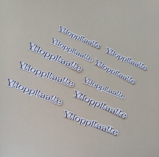 Ylioppilaalle tekstileike. Mustavalkoinen tekstaus. Kahta eri kokoa. Yhteensä 10 kappaletta.